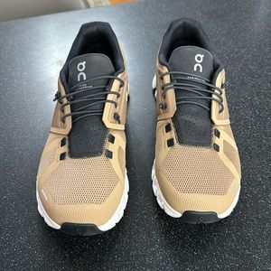 On cloud 5 (Mens size 8 women’s 9.5)